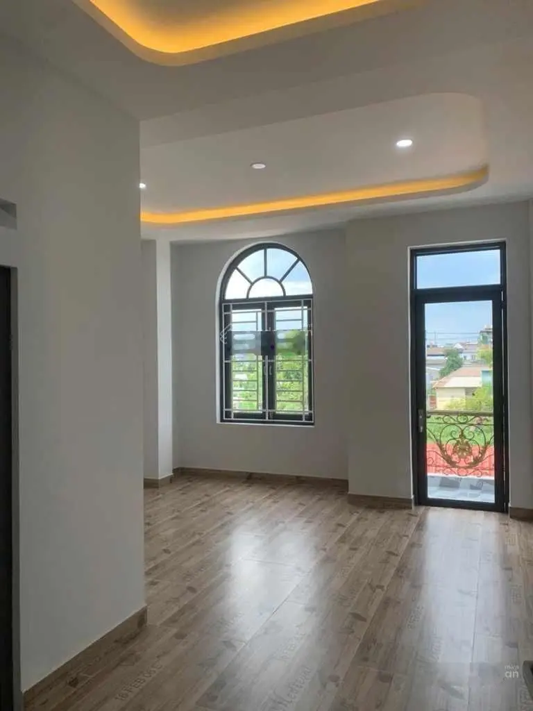 BÁN NHÀ ĐẸP 125M2 3 TẦNG NGANG 5M THANG MÁY HXT TRÁNH PHAN VĂN HỚN