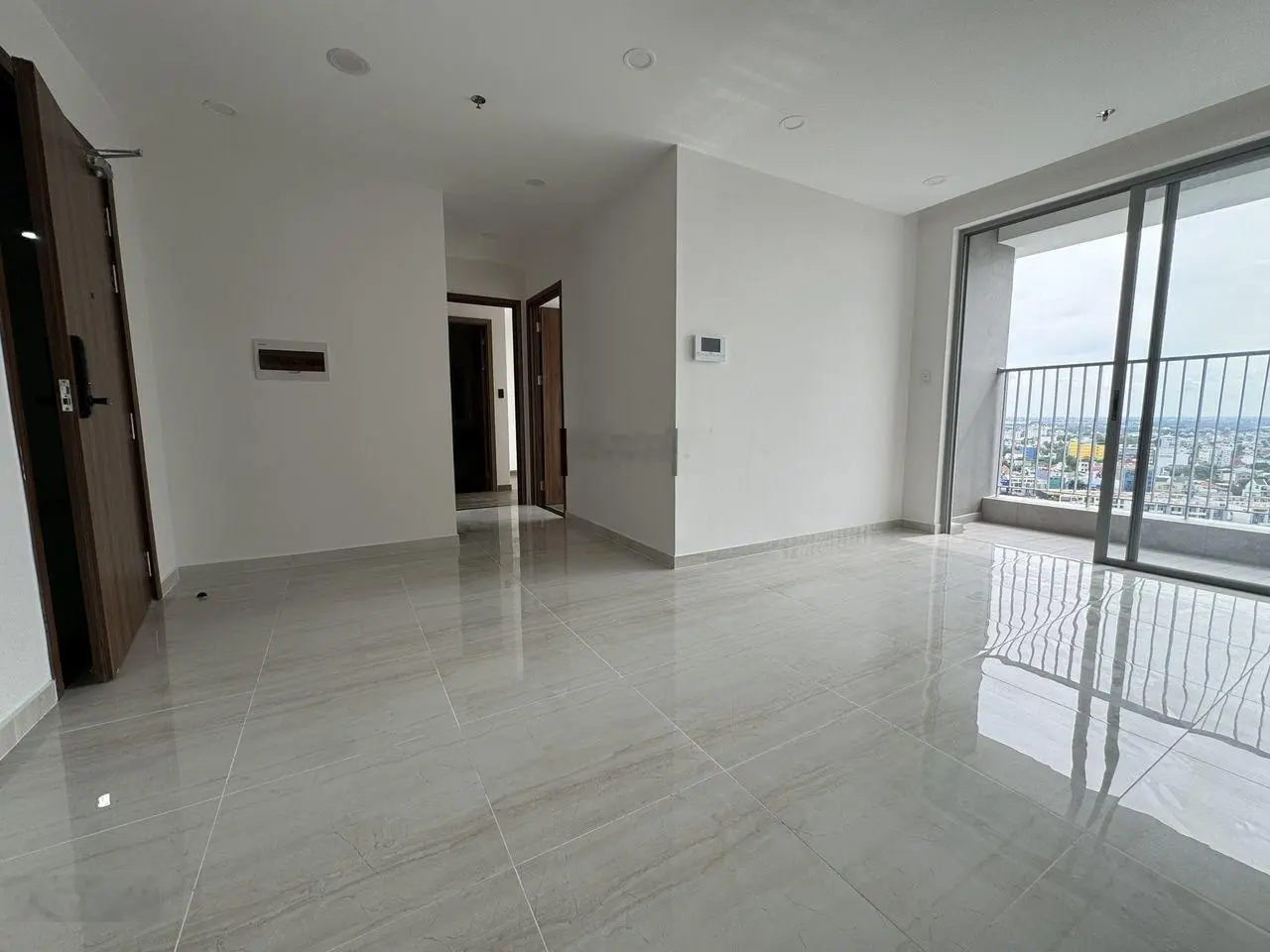 Bán nhanh căn hộ Happy One Central 2PN view thành phố giảm mạnh chỉ còn 2.45tỷ. LH 0888 728 *** Ms Tú