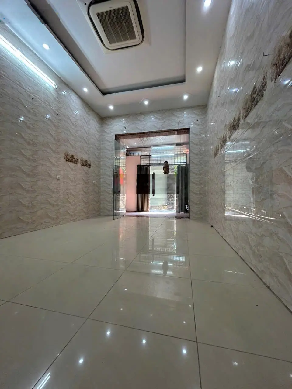Rẻ nhất Hà Đông. Vô địch diện tích nhà ~ 80m2-chỉ 8tỷ(10xtr/m2) ôtô đỗ cửa-20m xe tải tránh bán gấp