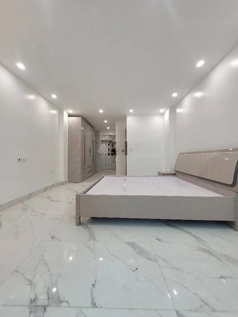 Bán nhà đẹp 6 tầng đường Cổ Linh 45m2 * 6 tầng * thang máy * Ô tô vào nhà * NHỈNH 8 TỶ