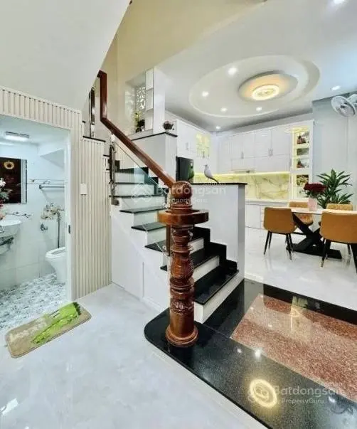 VIP! Nhà 48m2 đường Lê Quang Sung, Q6 chỉ 2tỷ420. Gần bến xe Chợ Lớn. Hẻm xe hơi. Sẵn nội thất