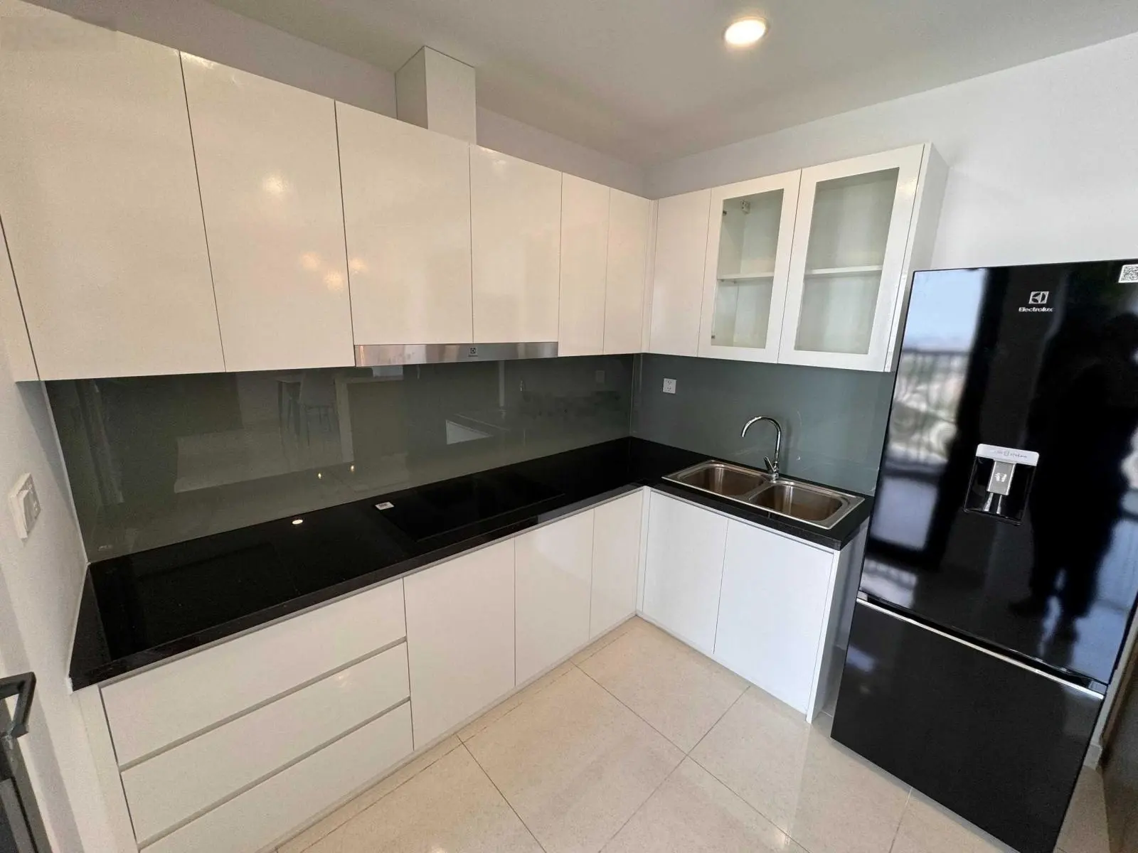 Bán 1 Căn 1 PN tầng cao ở The Rivana rộng 51m2 giá 1,88 tỷ( thương lượng).Cọc 800 tr nhận nhà.