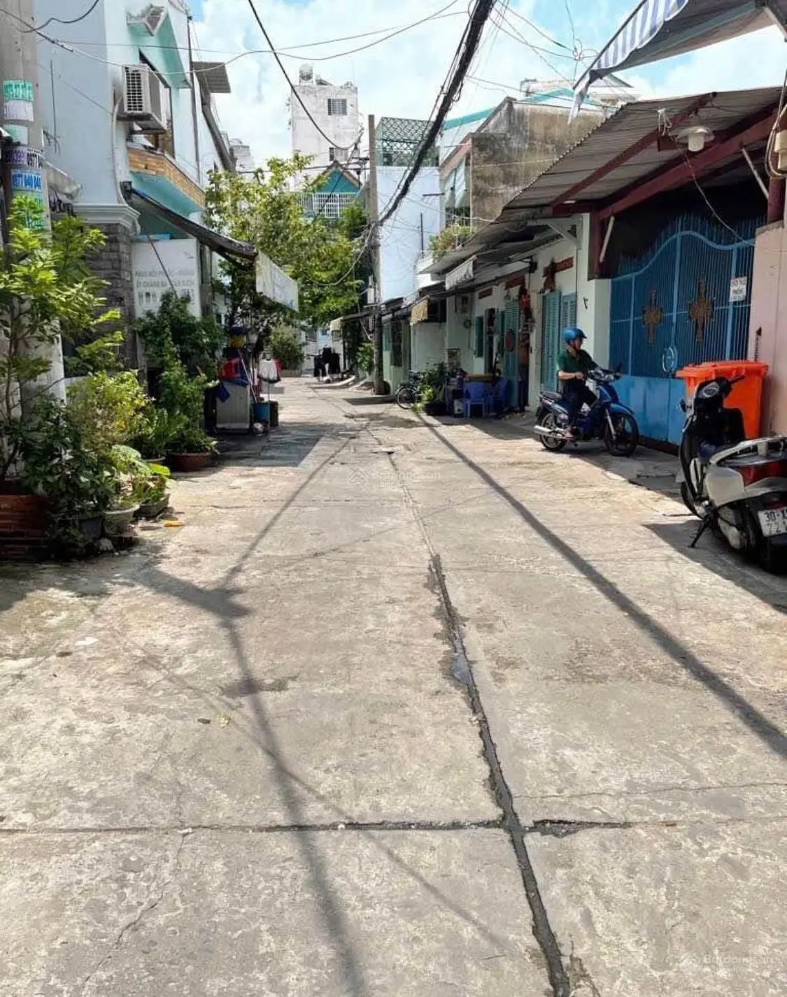 Cần vốn lớn kinh doanh nên bán gấp nhà 80m2 , nằm ngay trung tâm tân phú