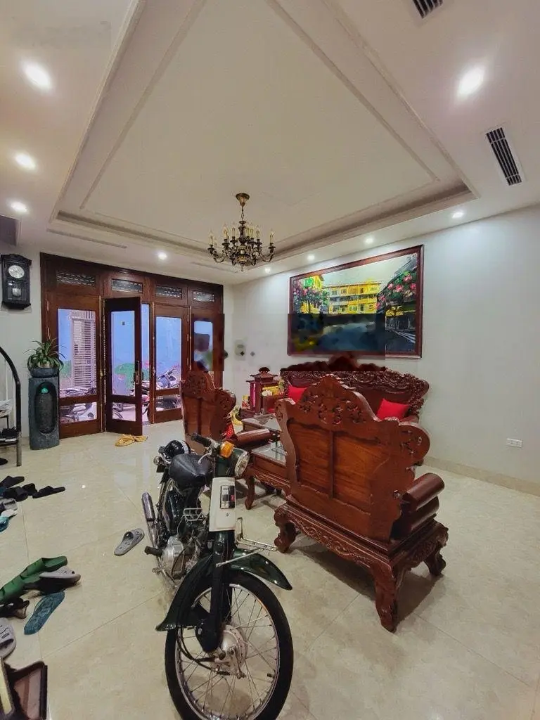 Bán nhà đường tứ liên 12,5 tỷ - 42m2 - 7 tầng, 3 pn, 3 wc