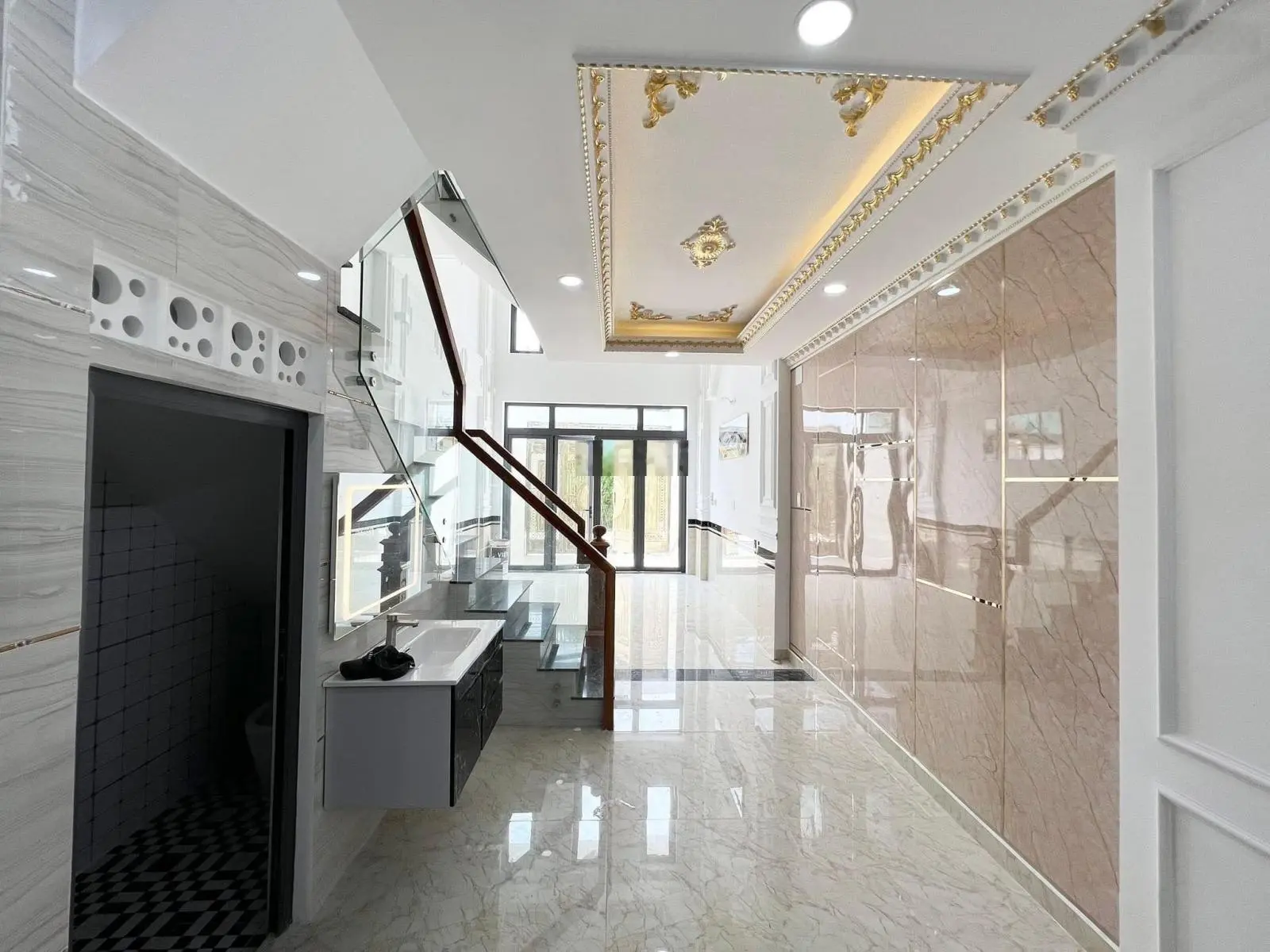Bán gấp nhà giá tốt HXH đường Phạm Văn Đồng, Linh Tây, TĐ, 5PN 5WC, 3,7 tỷ LH Vinh 0903 164 ***