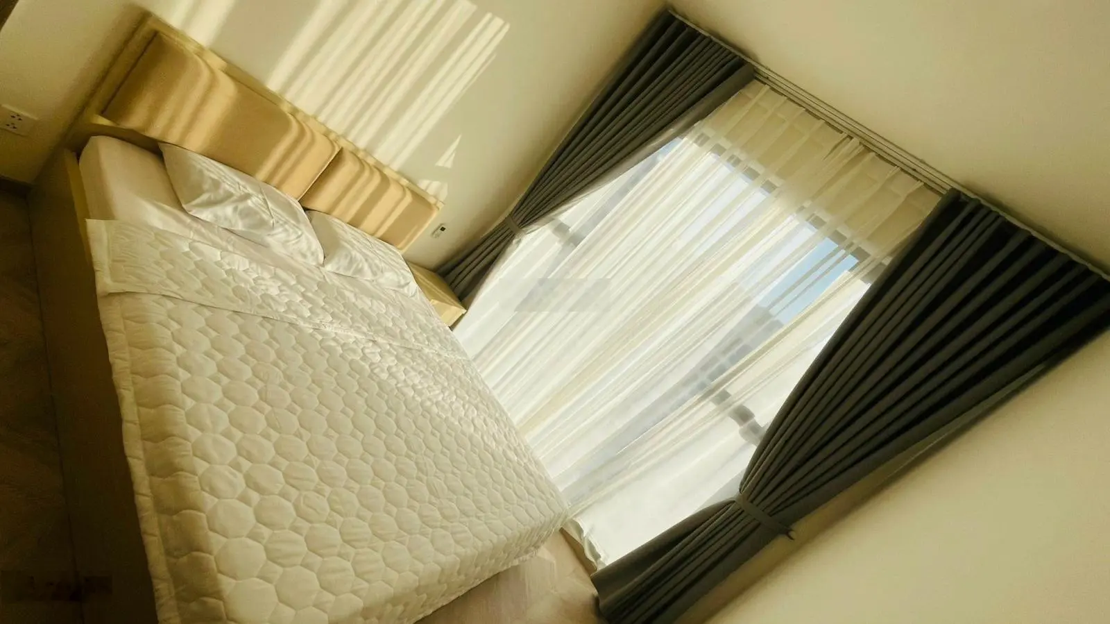 Sang lỗ bán gấp căn hộ 2PN2WC full nội thất cao cấp view thoáng đẹp tại Masteri Centre Point Q9