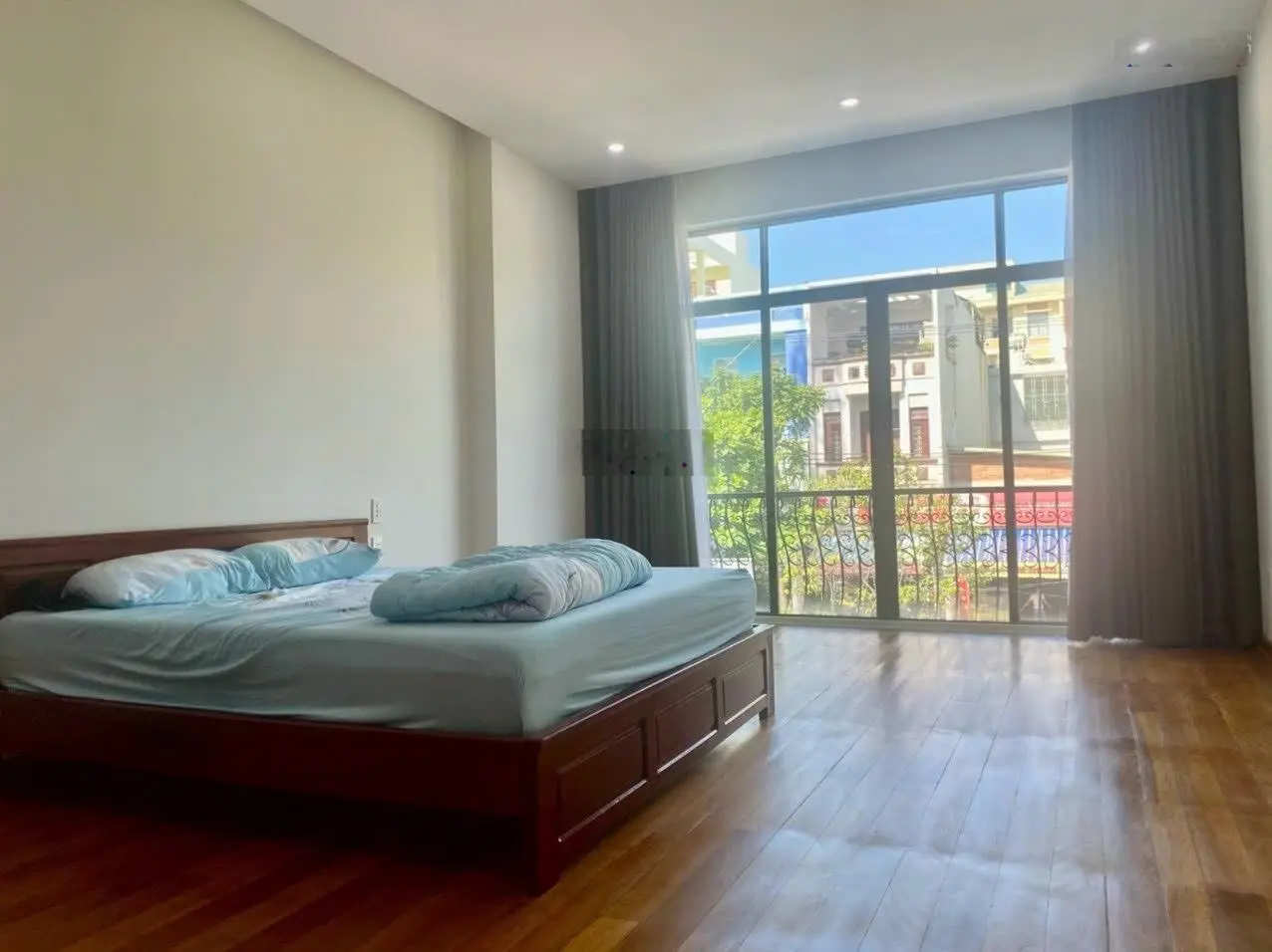 Nhà 3 tầng mới đẹp mặt tiền đường Lê Thanh Nghị gần Phan Đăng Lưu trục đường kinh doanh sầm uất