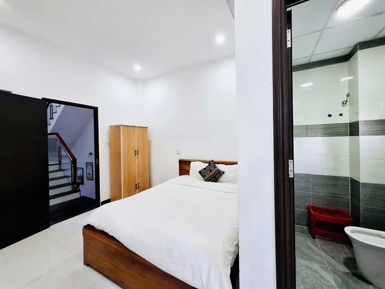 Siêu phẩm gần biển mỹ khê nhà 3 tầng, ô tô vào tận cửa vừa ở vừa kinh doanh giá đầu tư!