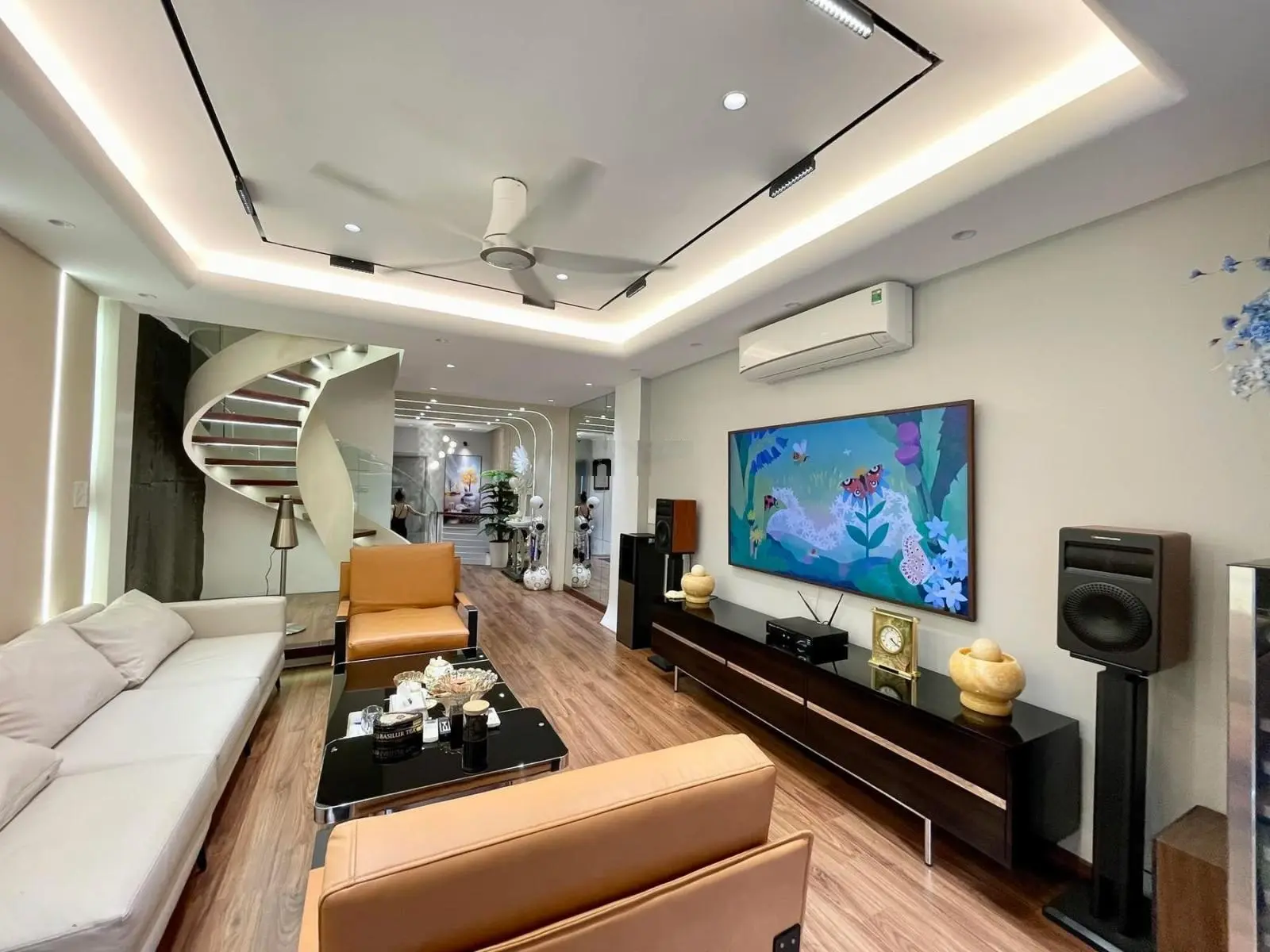 Siêu phẩm lô góc 23,5 tỷ 7 tầng thang máy nhập khẩu gara ô tô kinh doanh đỉnh cao nội thất tiền tỷ
