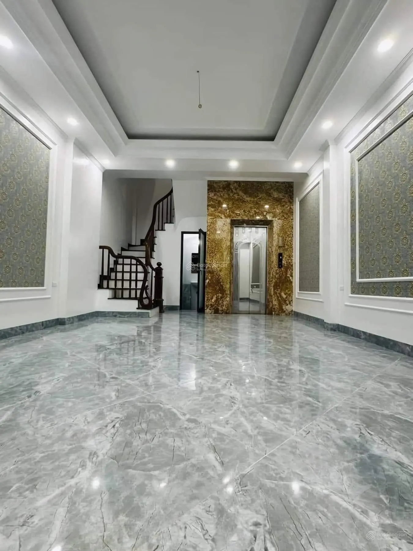 Bán nhà Ngô Thì Sỹ, Vạn Phúc 40m2, 5.5 tầng, thang máy, ô tô, sát Galaxy Vạn Phúc, giá chỉ 8 tỷ.