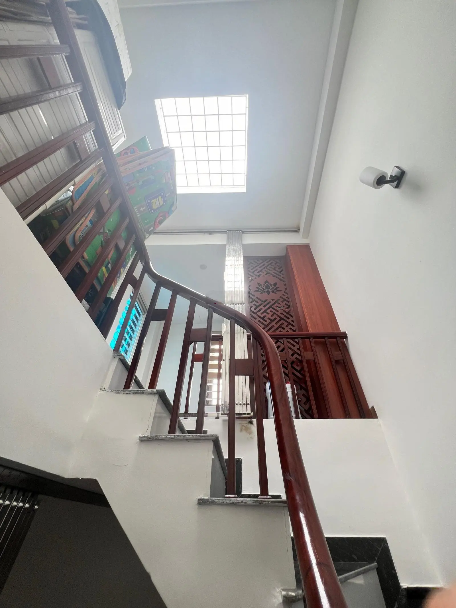Cực hiếm Phúc Lợi, nhà đẹp full nội thất 6 tầng, MT 6m ô tô đỗ cổng, dân trí cao an cư, 4.6 tỷ