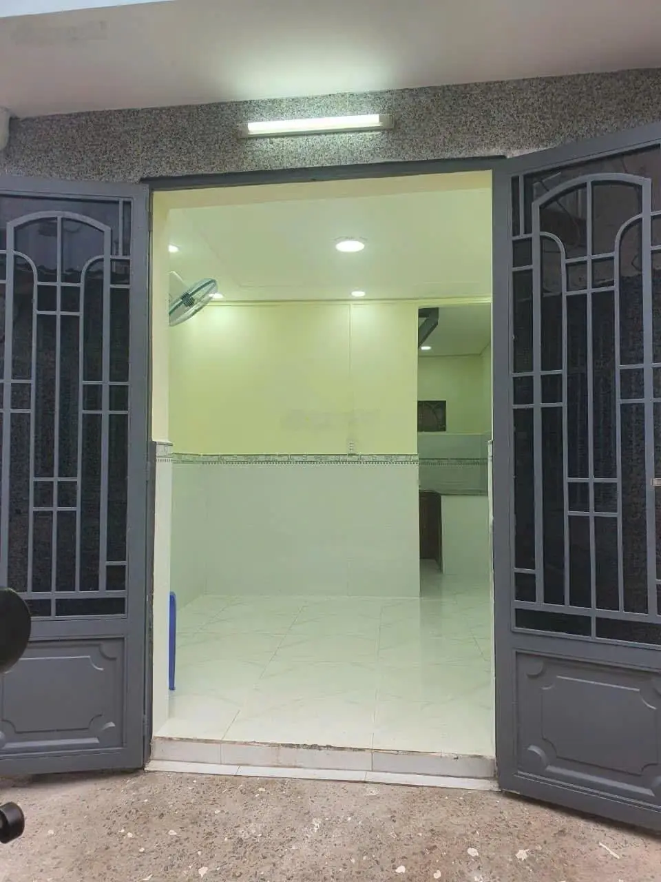 Cần ra gấp dãy trọ hẻm đường Tô ký gần trường tiểu học Nguyễn Thị Nuôi, 120m2, sổ hồng riêng.