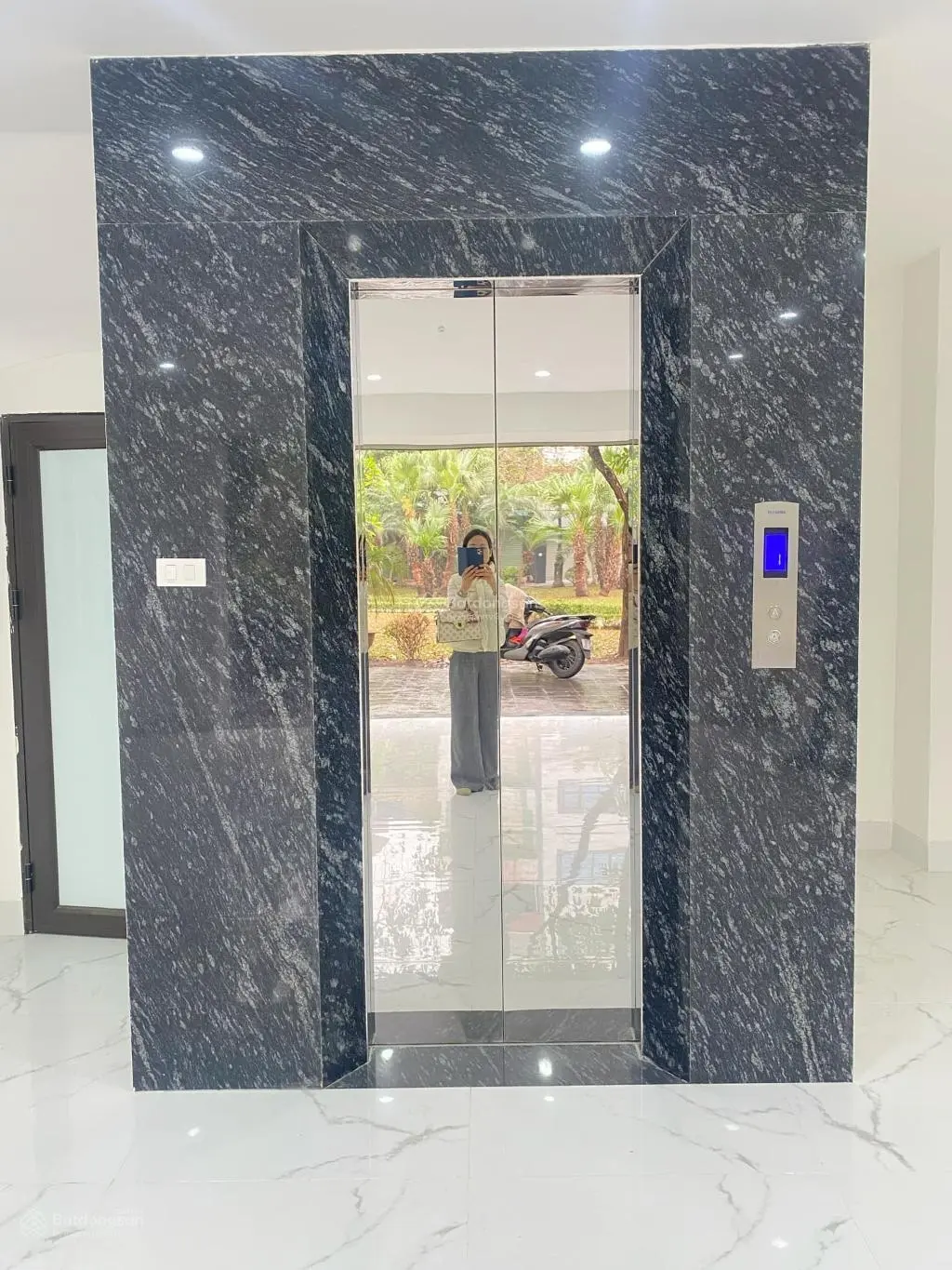 Siêu phẩm phố trạm long biên. vị trí kim cương sát đường cổ linh, cầu vĩnh tuy chủ nhiệt b,,án