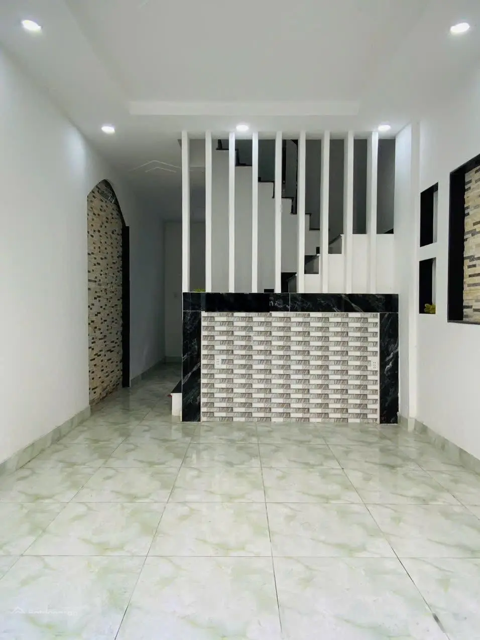 CẦN BÁN CĂN NHÀ tại TTTT Cần Giuộc 1 trệt 2 lầu 156m2 giá 1ty450 TL. Lh: 0931112822 (Ngân)