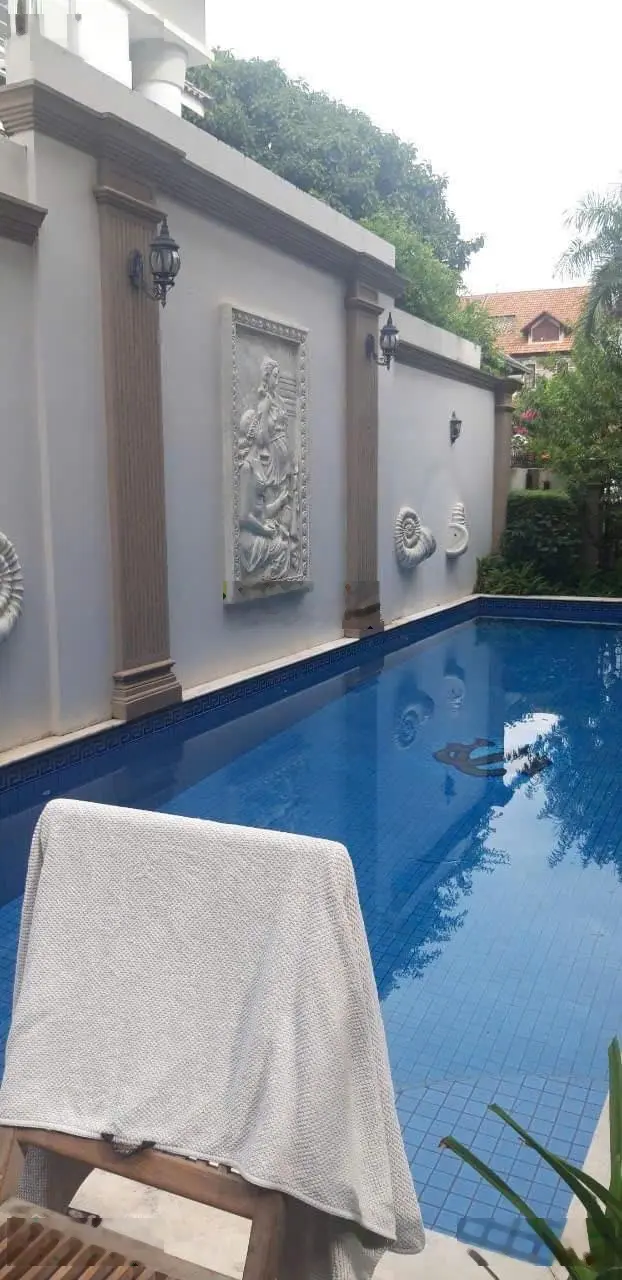 Ngộp bank. Bán biệt thự Thảo Điền gấp DT 448m (18 x 26m) có hồ bơi khu compound. Chỉ 90 tỷ 200tr/m2