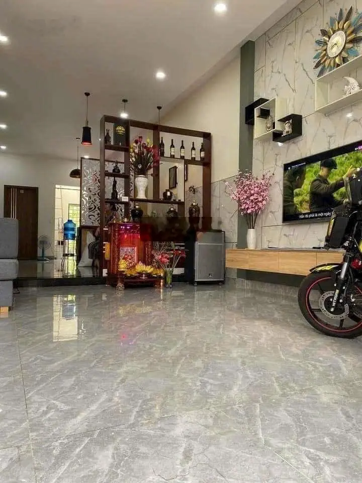 Giảm 500tr. Bán lỗ căn nhà mặt tiền kinh doanh. Nhà mới full nội thất. Đường 8m