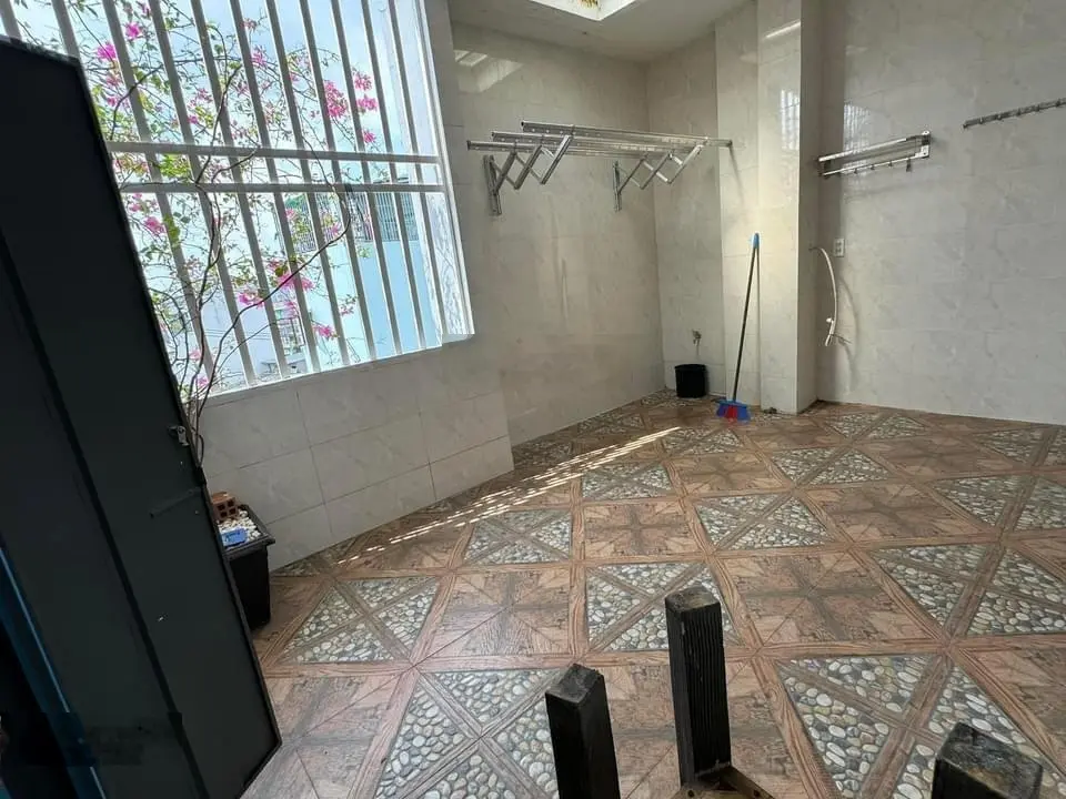 Bán nhà ở mặt tiền đường Cách Mạng Tháng 8, phường 7, Tân Bình, giá 3 tỷ 800 triệu