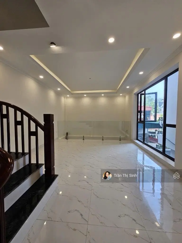 Nhà đẹp 3 bước ra phố Việt Hưng 40m2, trường, chợ, siêu thị bệnh viện cách mấy bước chỉ nhỉnh 5 tỷ