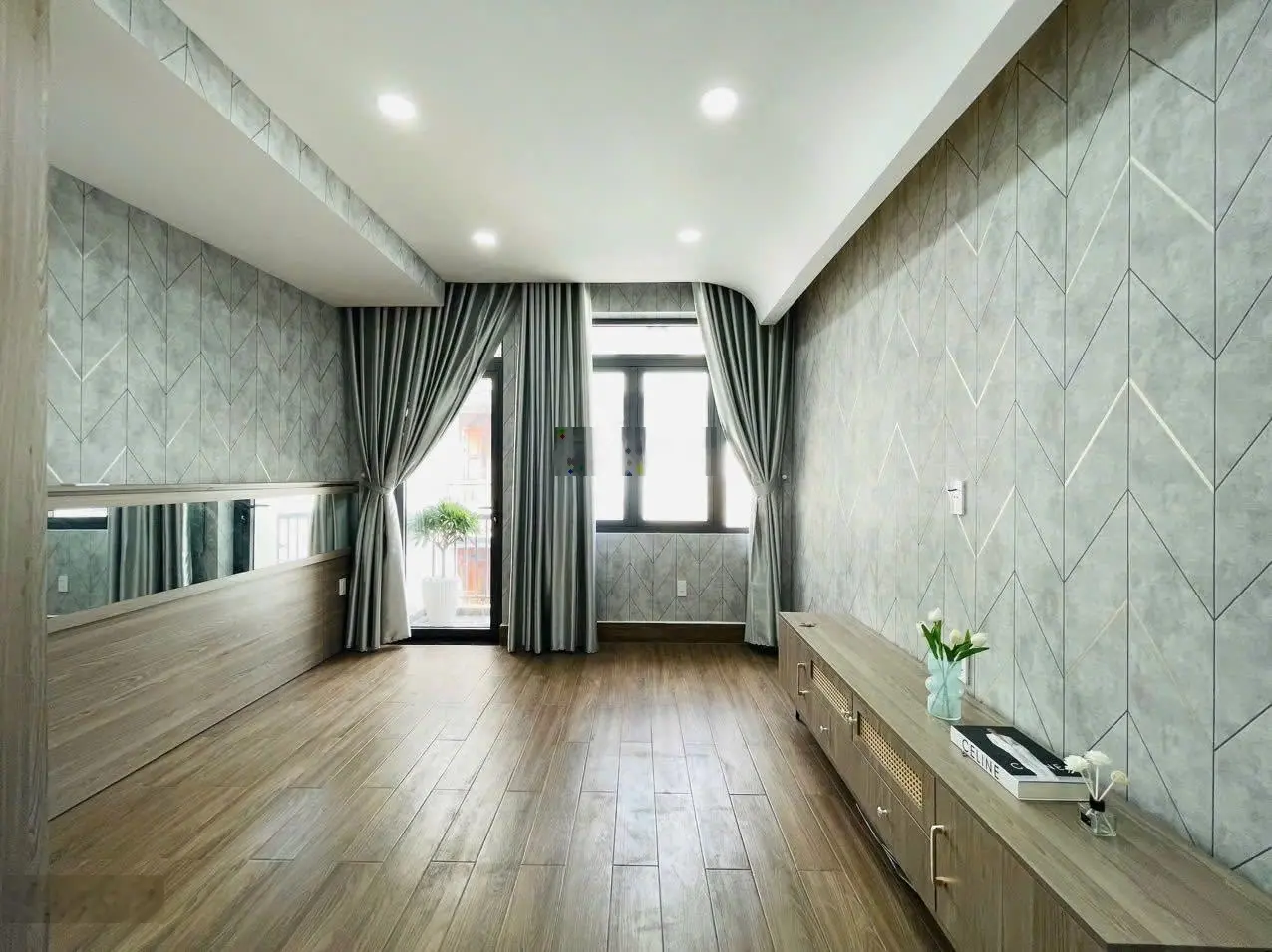 2tỷ450 bán 2tỷ250 căn 64m2 Lý Thường Kiệt P14 Q10. Gần BV Chợ Rẫy. 3 lầu 4PN 4WC.Sổ sẵn, hẻm oto 7m