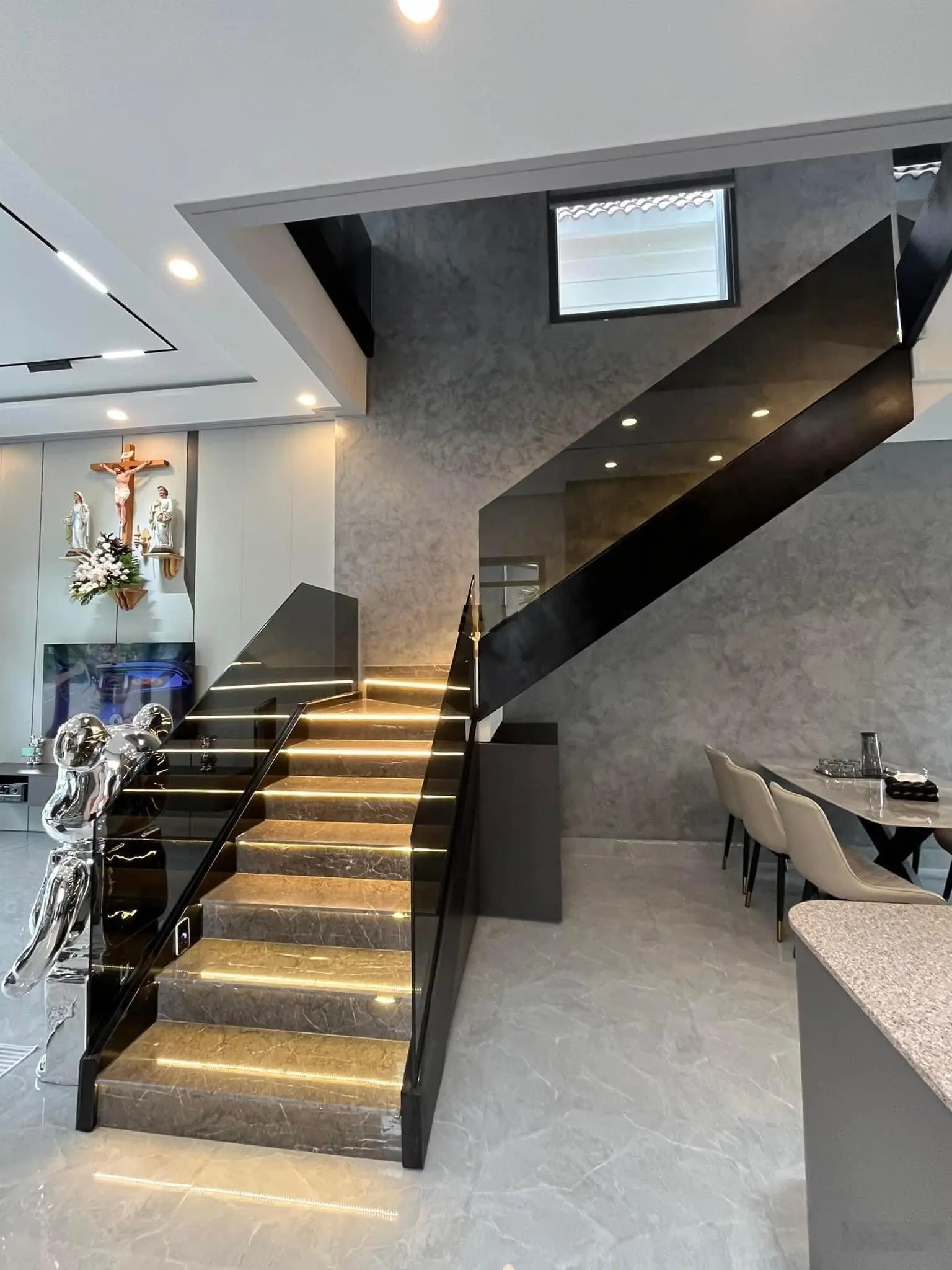 Chỉ 4 tỷ 6 có nhà 70m2 (5x14) - Full nội thất - Có Gara ô tô - Đẹp mê ly - Trung tâm Quận Bình Tân
