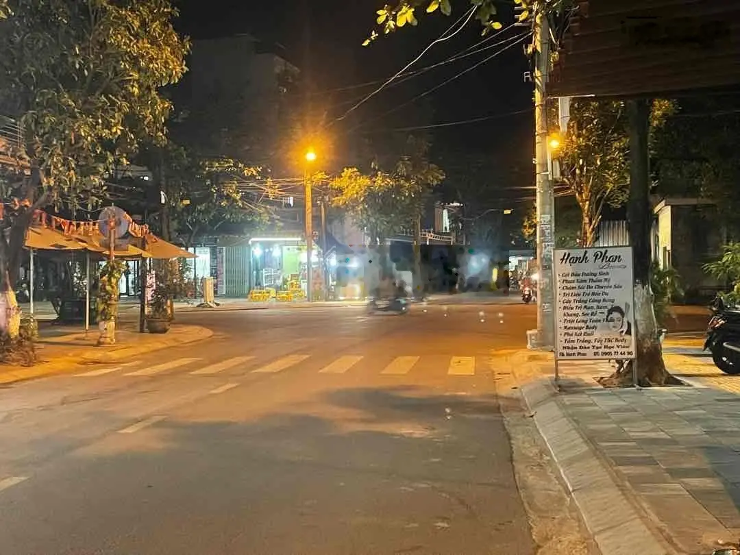 Phan Bá Phiến, nhà 2 tầng + góc 2 mặt tiền, ngay gần bãi tắm biển