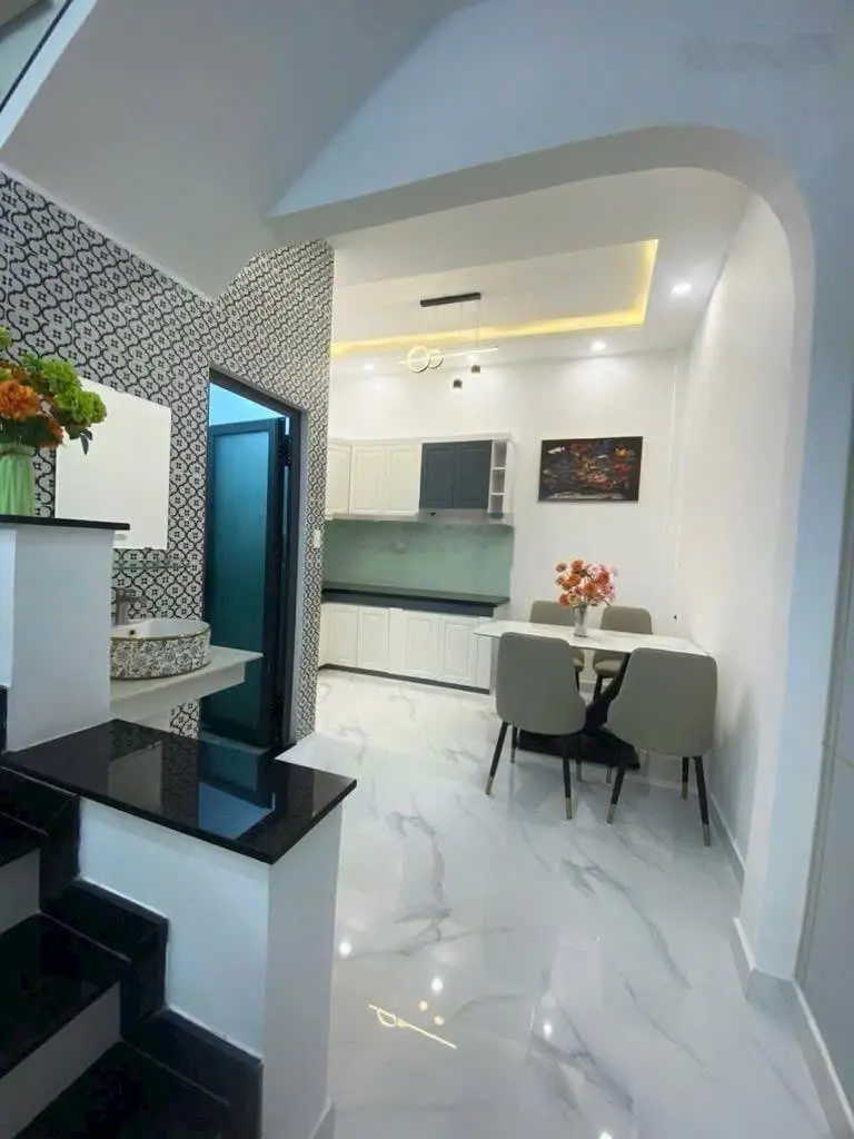 Nhà ngộp đường Vĩnh Viễn-P4-Q10 Giá 5tỷ3/76m2(5,5x15m) Đang cho Thuể 60tr/Tháng