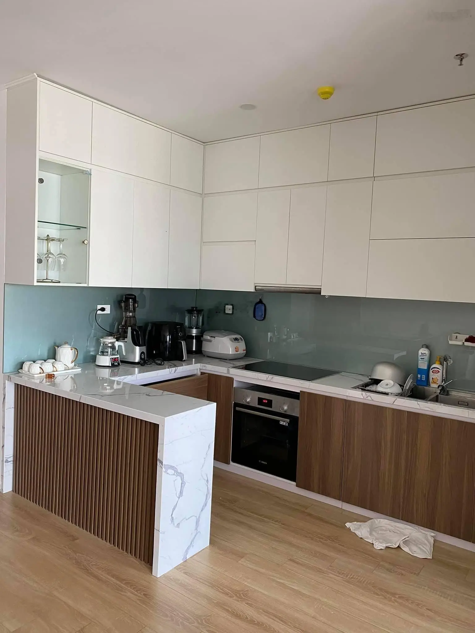 Chuyển nhà cần bán gấp căn hộ 2 phòng ngủ đầy đủ nội thất cả đồ điện tử, ban công ĐB mát thoáng
