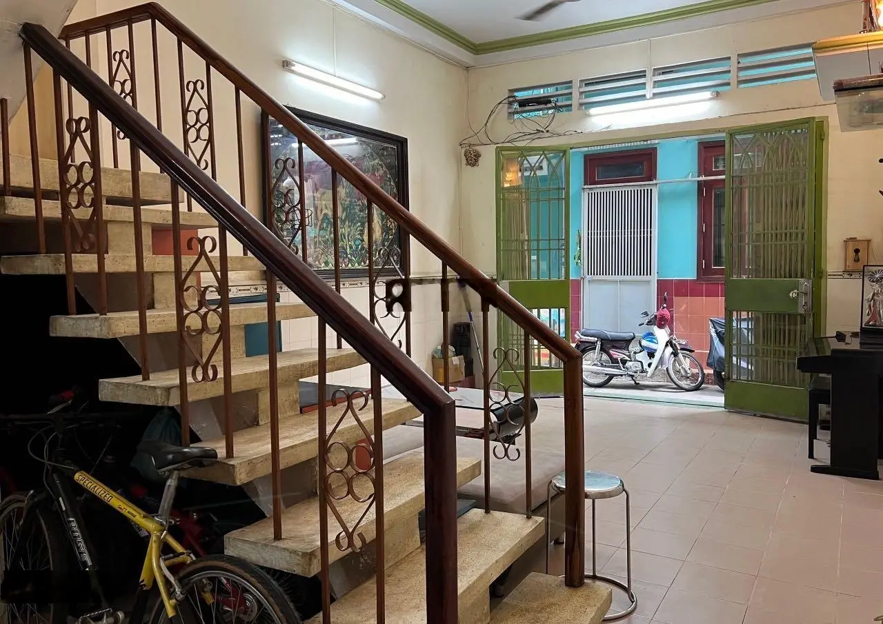 Nhà 3 tầng - ngay chợ Tân Bình - giá nhỉnh 5 tỷ