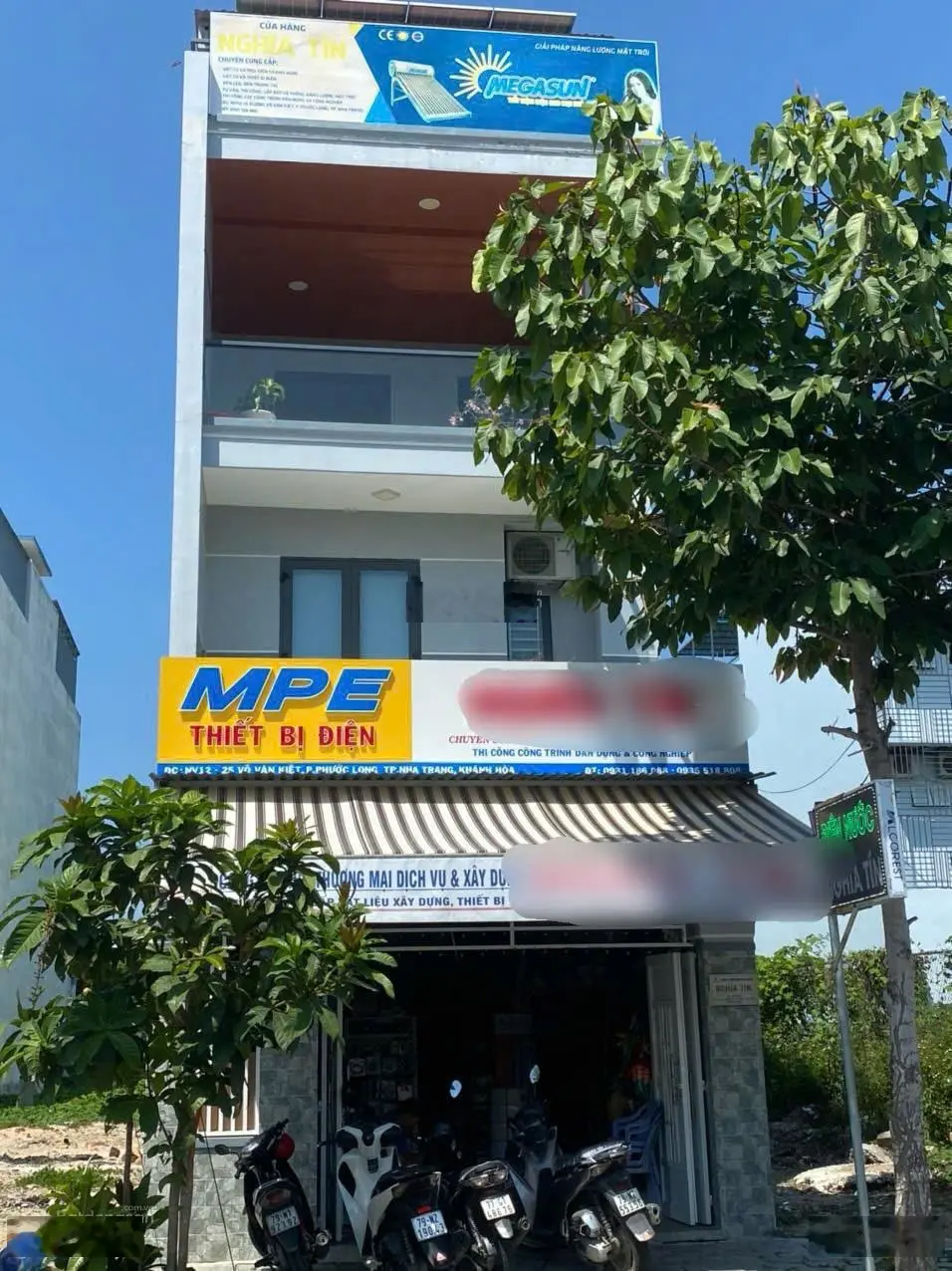 Bán nhà 4 tầng mặt tiền đường Võ Văn Kiệt DT 100m2, có sẵn điện năng lượng, để lại nội thất có TL