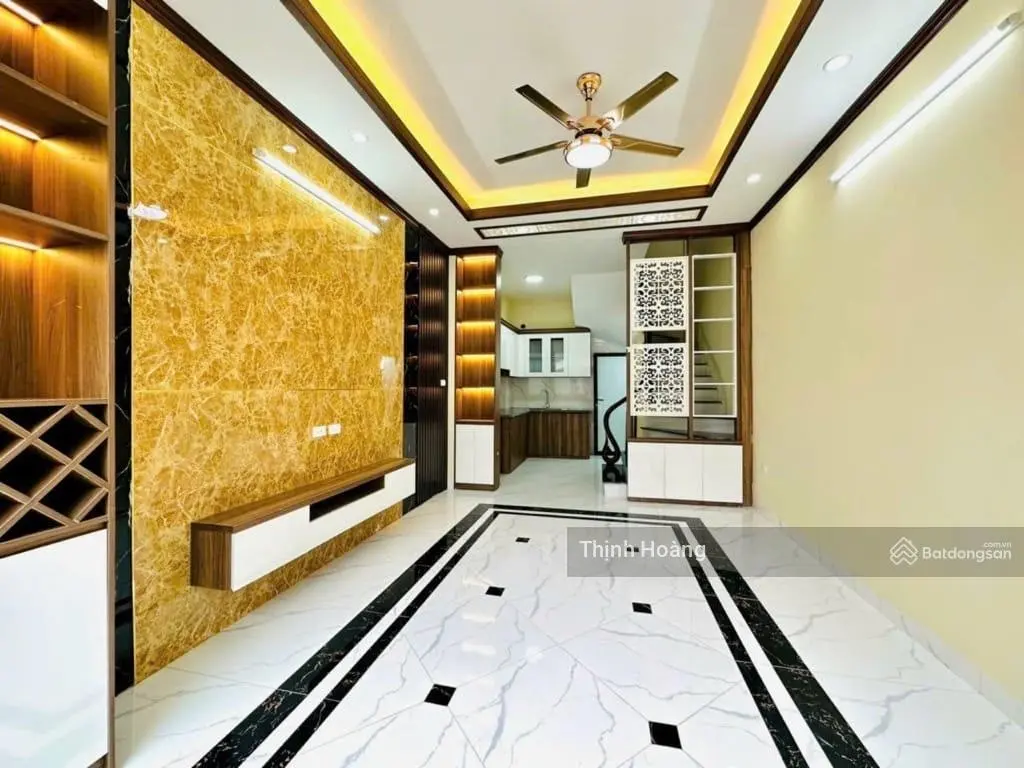 Bán nhà 5 tầng Thạch Bàn ô tô đậu cổng, ngõ oto tránh chỉ 4,5 tỷ
