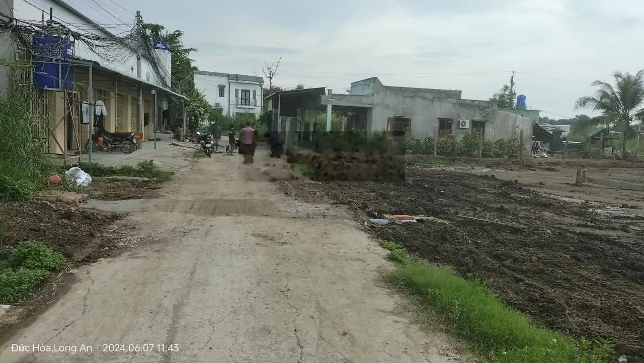 Đất thổ cư gia ngộp 145m2, sổ sẵn, đường xe hơi, trong khu dân cư đông, nằm ở cổng sau kcn TÂN ĐỨC