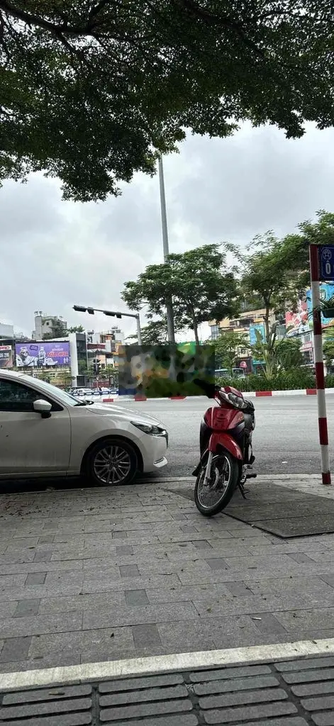 Gia đình tôi bán nhà Phân Lô phố Nguyễn Hy Quang Ô CHỢ DỪA ô tránh 5T