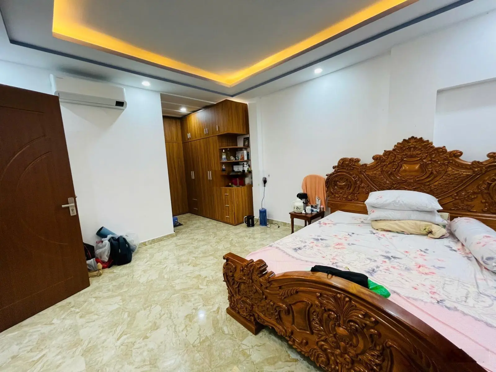 Bán biệt thự 2 mặt tiền Thạnh Mỹ Lợi. 10x20 (200m2) Để lại toàn bộ nôi thất cao cấp. Chỉ 22 tỷ TL