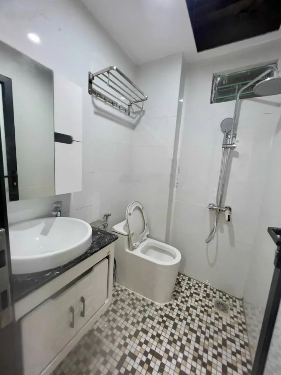 Cần bán nhà riêng phố Thái Hà 40m 6 Tg MT 5,2m chỉ 10 tỷ thang máy 30m ô tô full nội thất.
