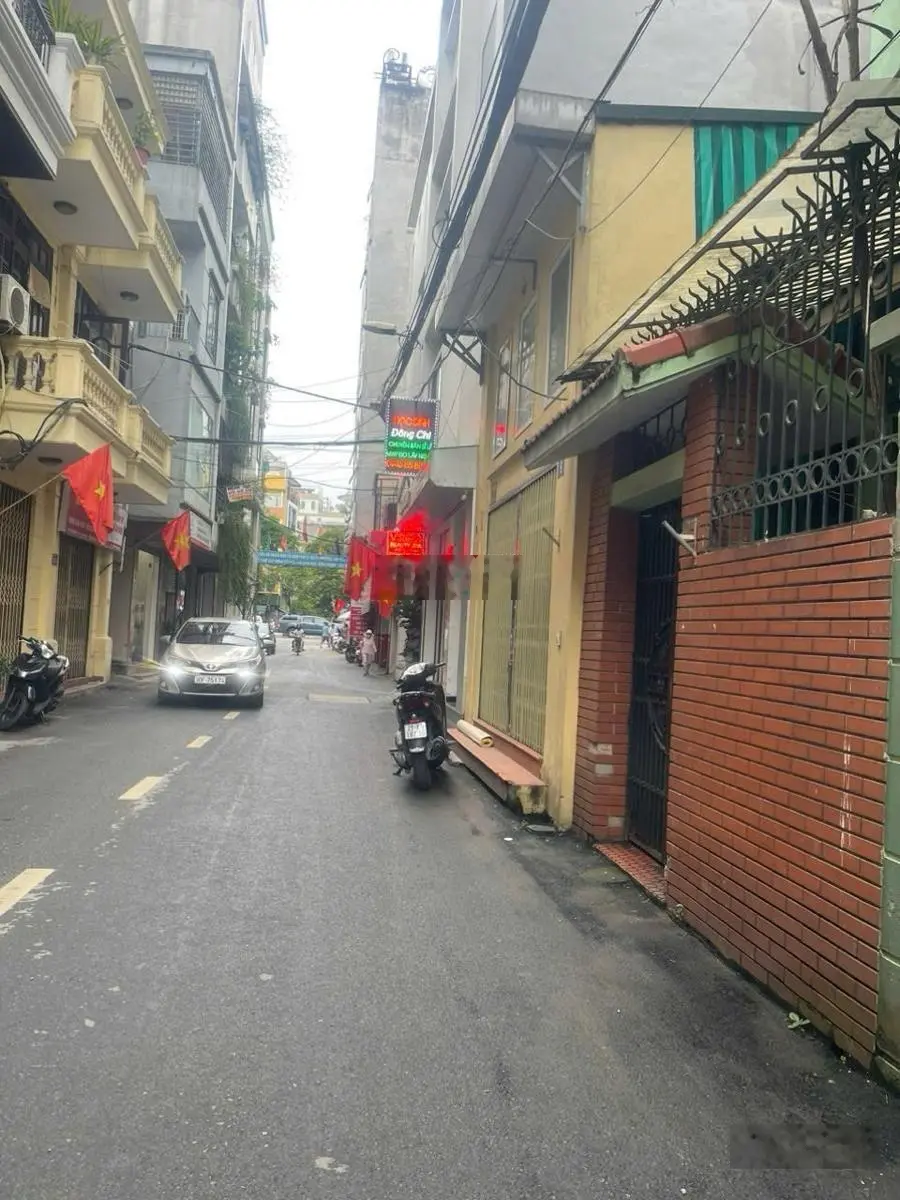 Nhà 7 tâng thang máy - xây mới -ngõ xe tải tránh - giá 13ty