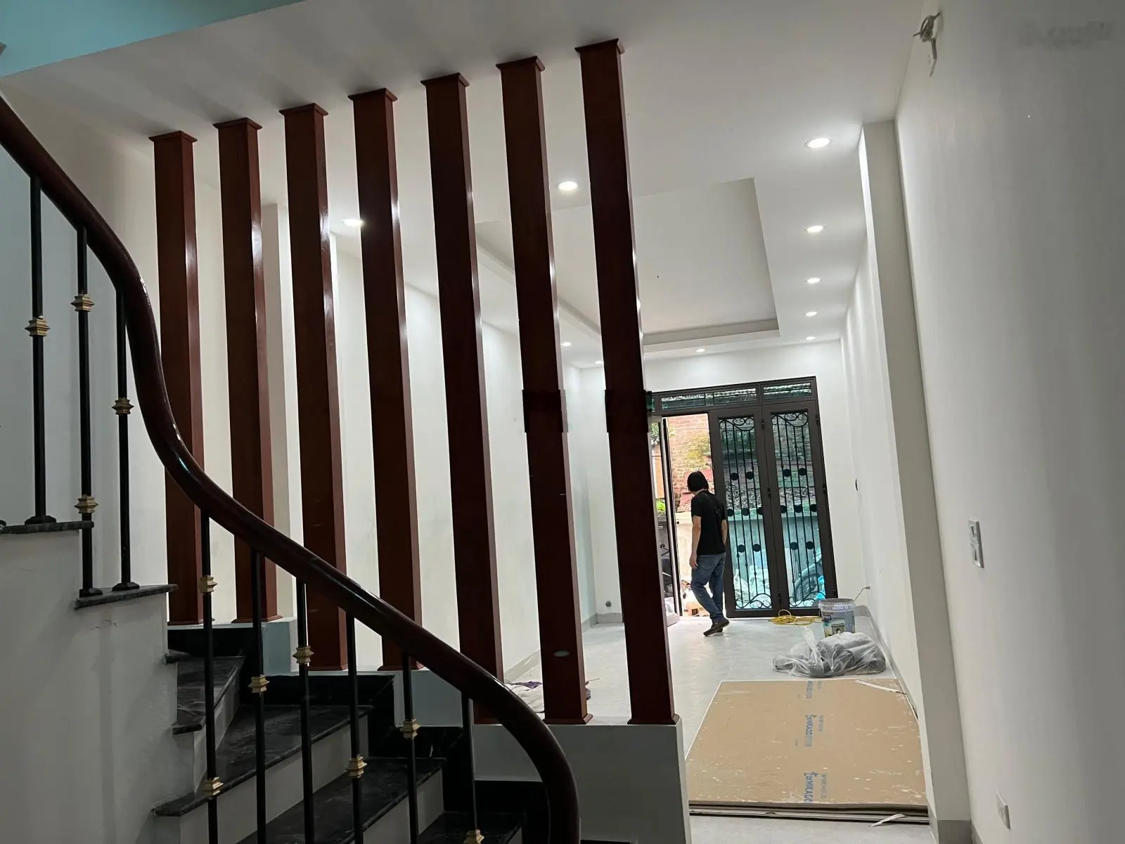 Nhỉnh 5 tỷ hàng hiếm Ngọc Thuỵ ô tô 5 chỗ đỗ cửa có ngay căn nhà mới đẹp 47m2 còn thơm mùi sơn