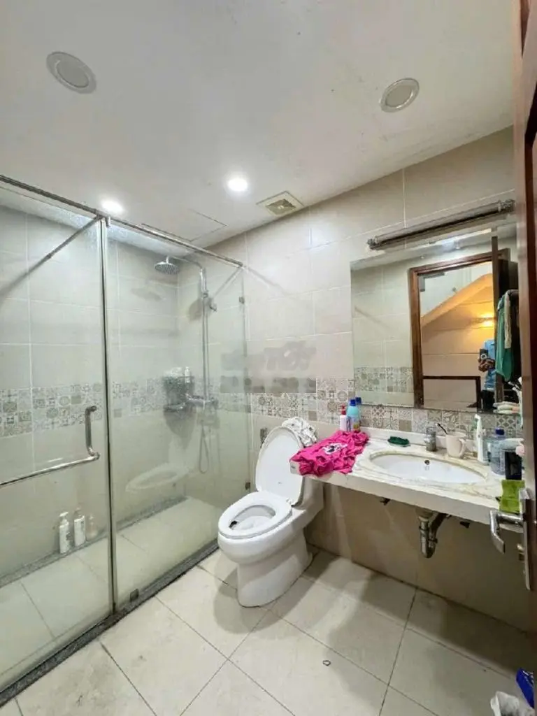 Nhà phân lô Lai Xa cách ql 32 chỉ 100m, dt 68m, 5 tầng, đường 11m, vh