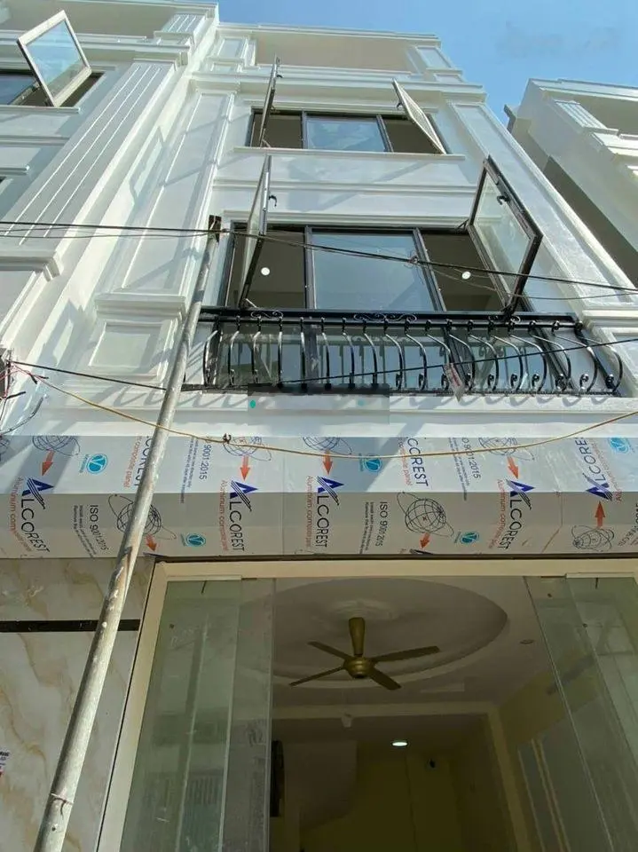 bán nhà 35m2-5 tầng gần chợ ngay ngã tư vạn phúc-hà đông,về ở ngay giá chỉ 5,6 tỷ