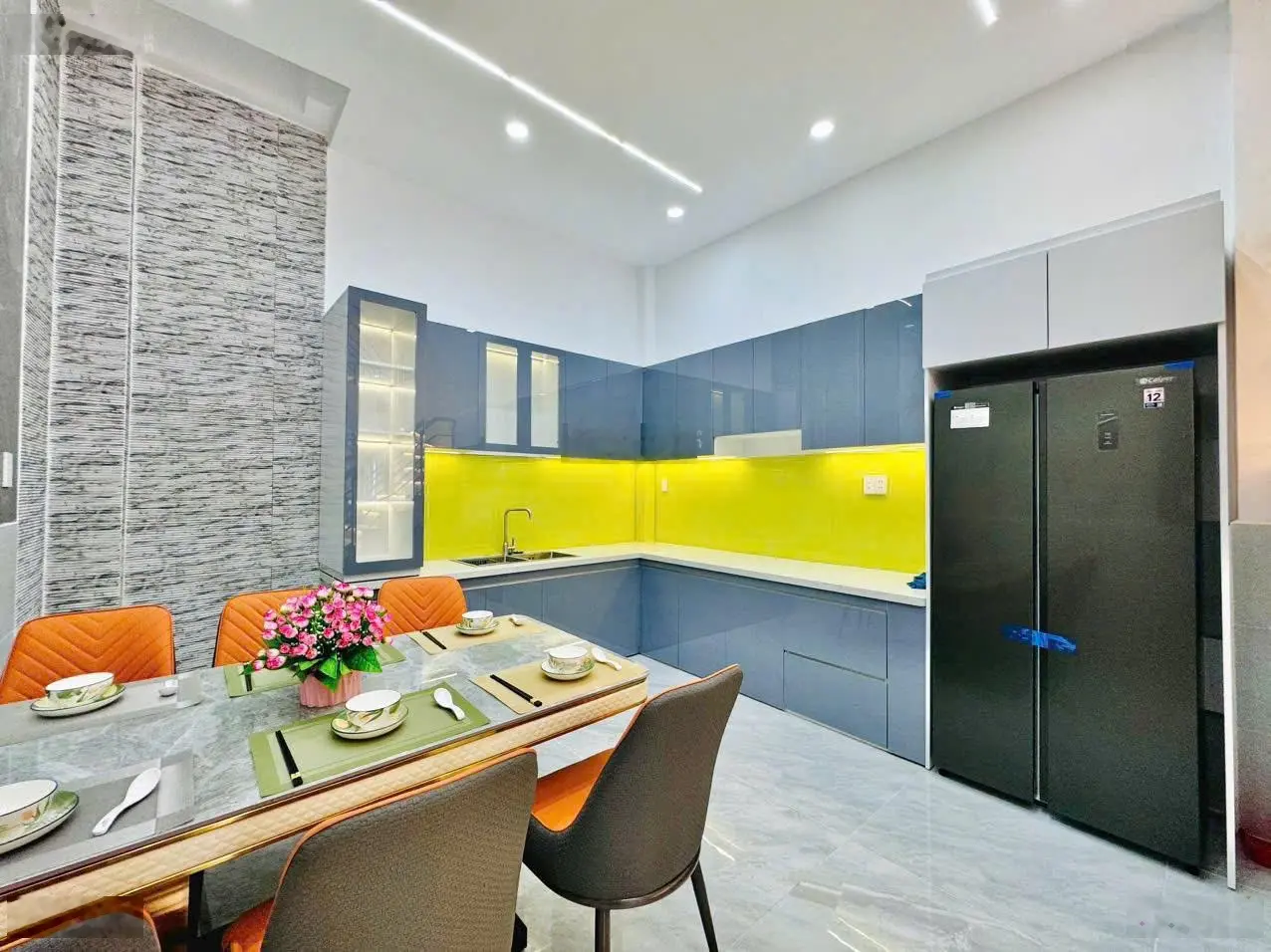 Chính chủ kẹt tiền bán nhà GIÁ 3TỶ550 Đ.Trần Não, Q.2. DT 60m2. HĐ thuê 16tr/tháng. Nhà 1T2L. SHR
