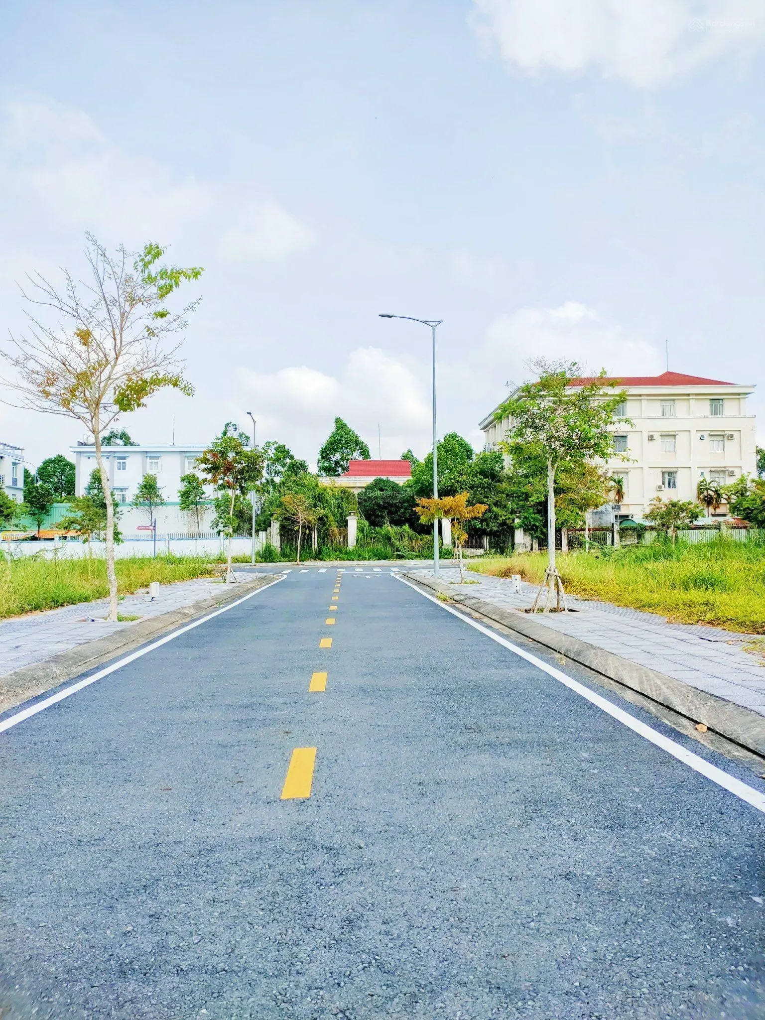 Sang hợp đồng giá lỗ cho khách đầu tư