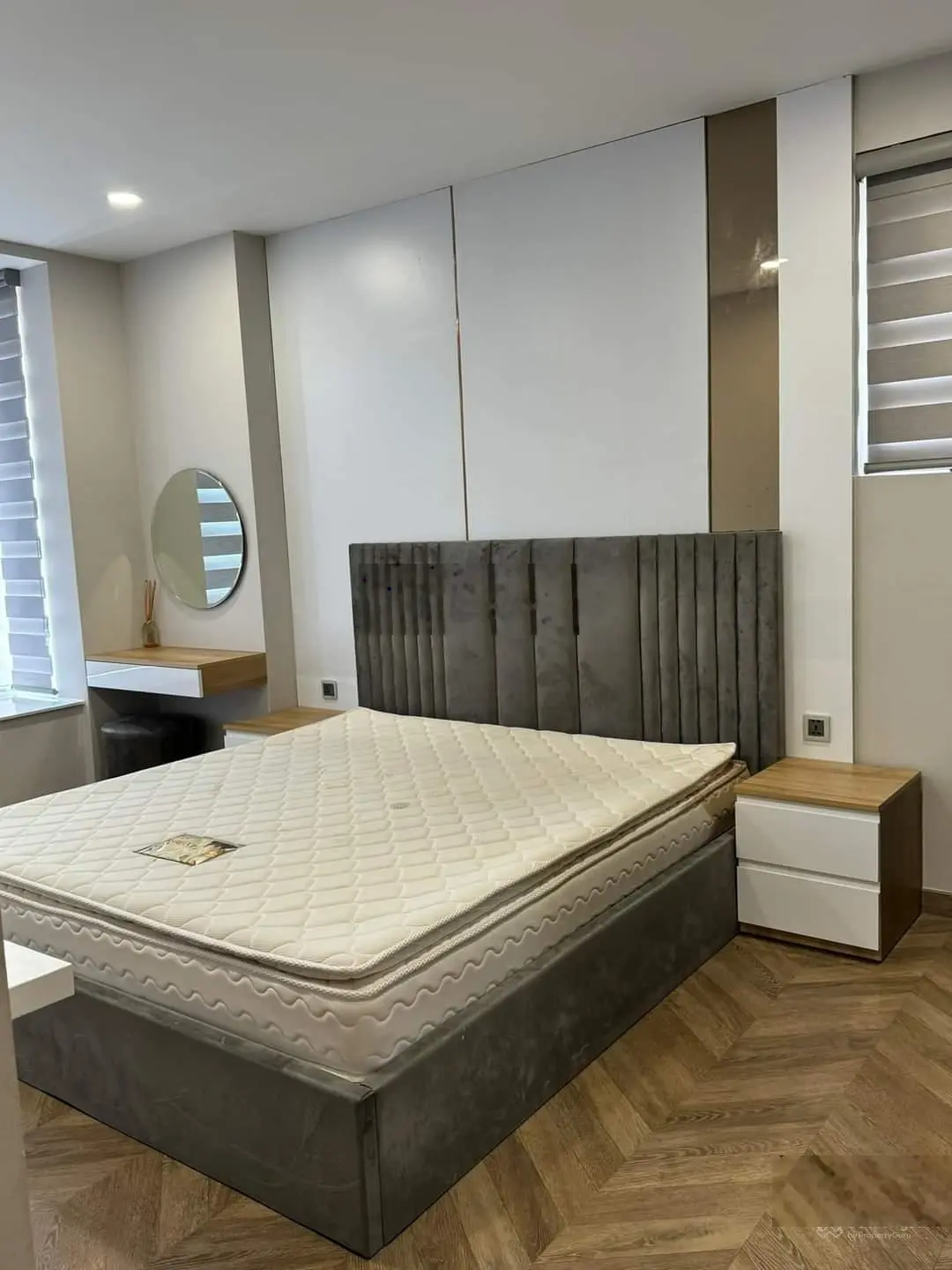 Chủ nhà đi nước ngoài cần bán nhanh căn hộ Dockland DT 72m2, 2PN, giá 3ty5 nội thất đẹp 0938 607 ***