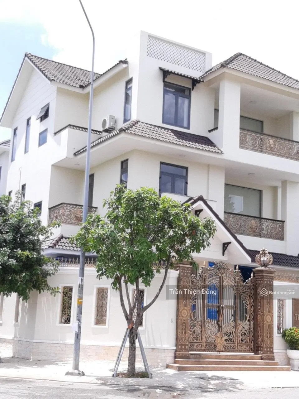 Chính chủ gấp bán HXH Cửu Long sầm uất - P. 2 - Tân Bình (8.7x14) - CN=112 m2 - 4 tầng. Chỉ 23,5 tỷ