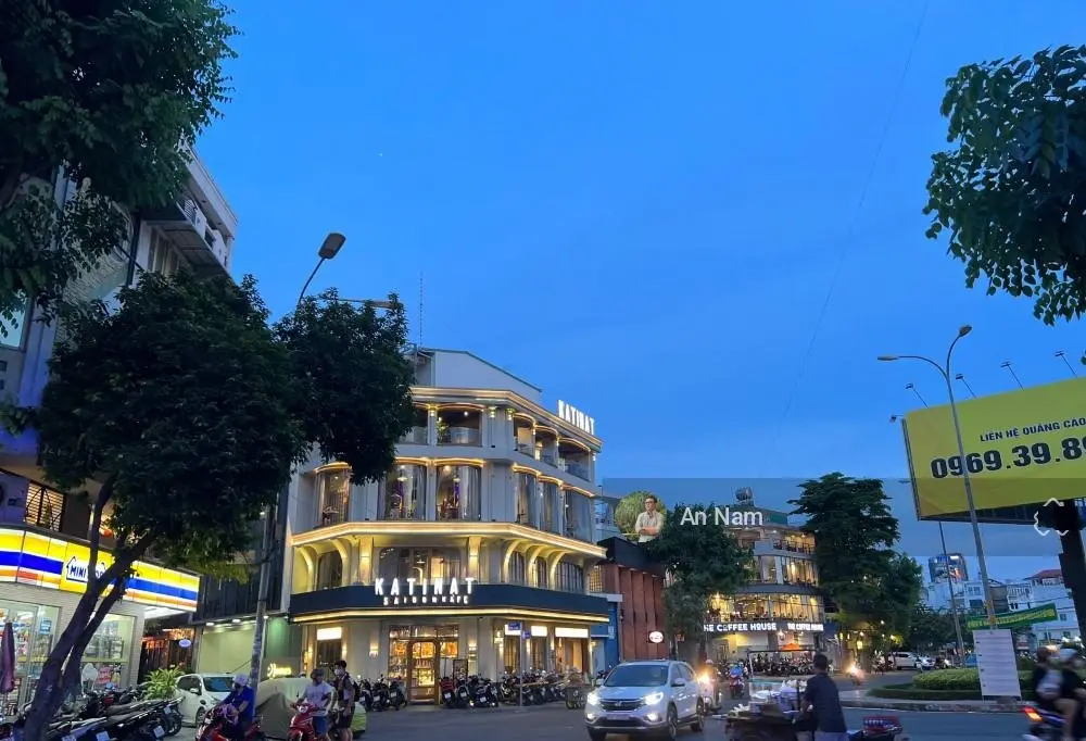 Bán building siêu hiếm Phan Đăng Lưu : (12.5m x17m) 4 tầng HĐT: 250tr/th giá đầu tư 35 tỷ