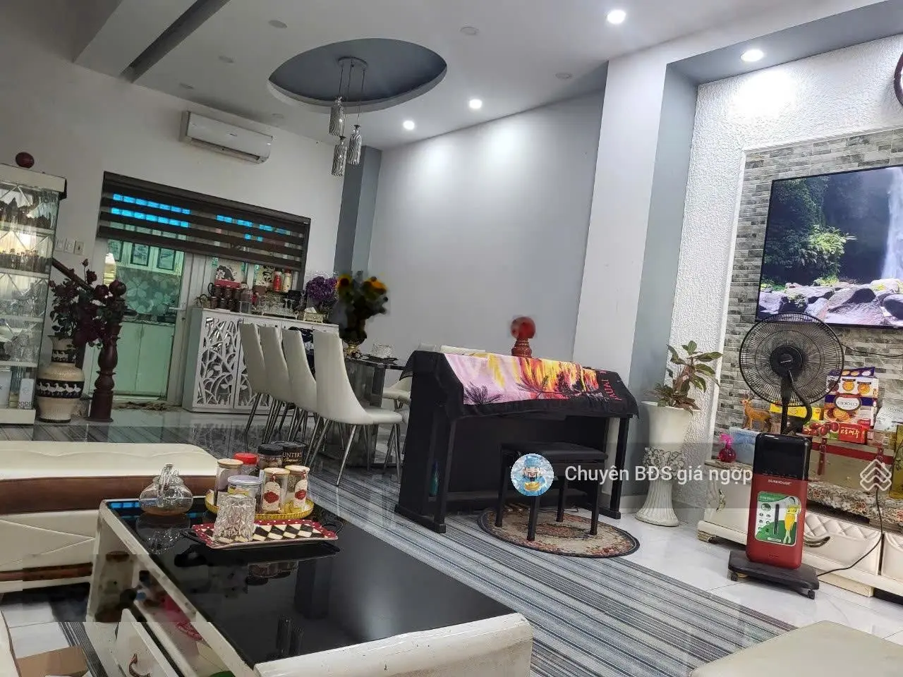 Cực hot! Nhà 1 trệt 2 lầu ngay vòng xoay Phú Hữu Có dòng thu nhập sẵn hàng tháng 12tr/ tháng - SHR