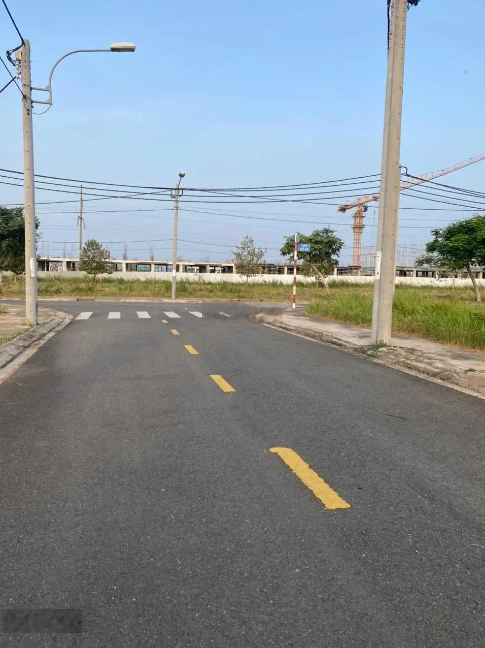 Bán gấp nền đường số 10 KDC Sài Gòn Village trục thông qua T&T vị trí chiến lược giá 2tỷ4