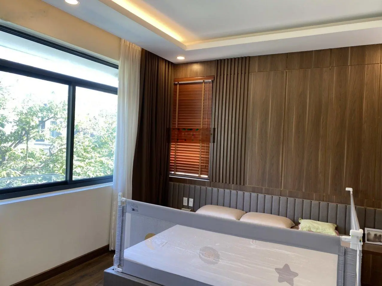 Cần bán biệt thự Lucasta Villa - Giá 25 tỷ - Full nội thất cao cấp. DT 175m2. Trục đường lớn 20m