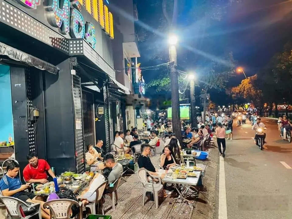 Bán nhà mặt tiền đường Trường Sa