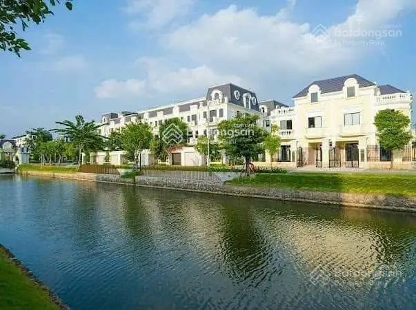 Bán biệt thự mặt hồ Viglacera Xuân Phương, 200m2, mặt tiền 12m, gồm 3 tầng 1 tum căn víp 0989 031 ***