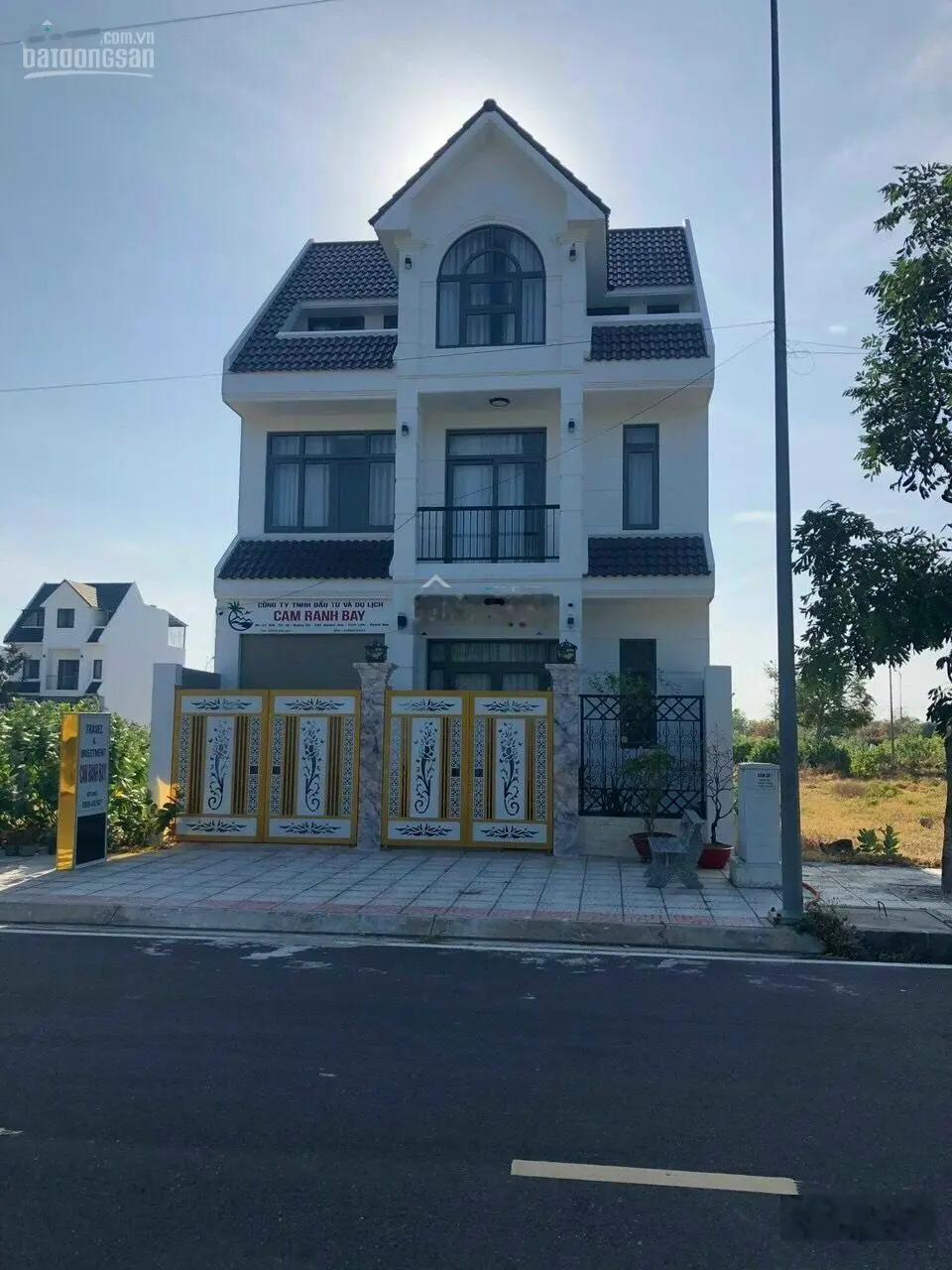 Cần bán lại nền đẹp Golden Bay view hồ view công viên, đường 26m giá tốt LH 0908 207 ***