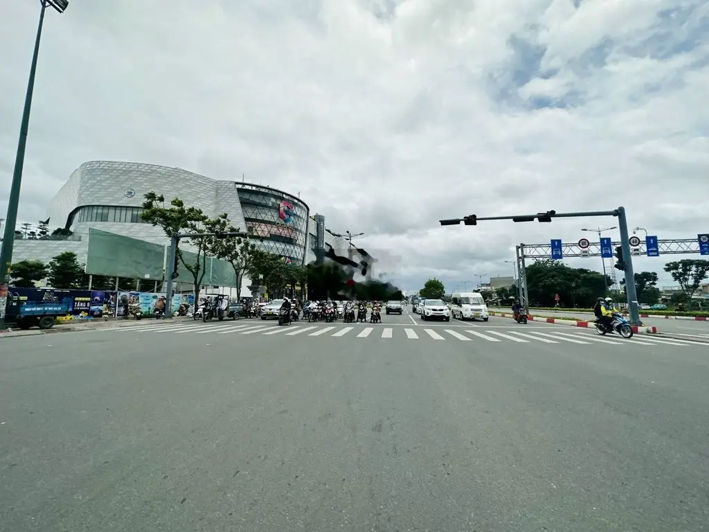 Bán Nhà 4 Tầng View Công Viên - GIGAMALL - Đường Oto - Phạm Văn Đồng